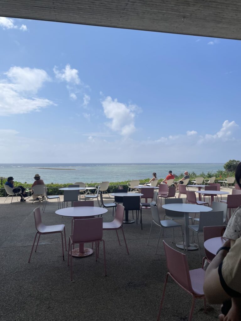バンタカフェの海が見える琉球畳の席