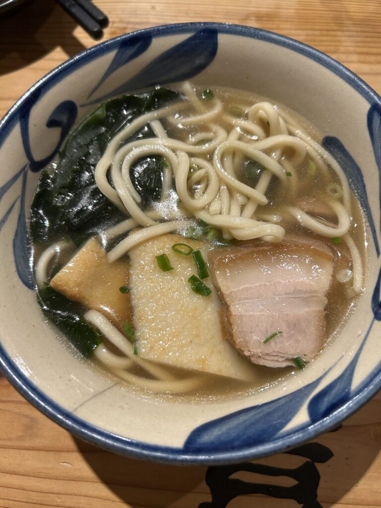 宮古島の居酒屋喜山で食べた宮古そば