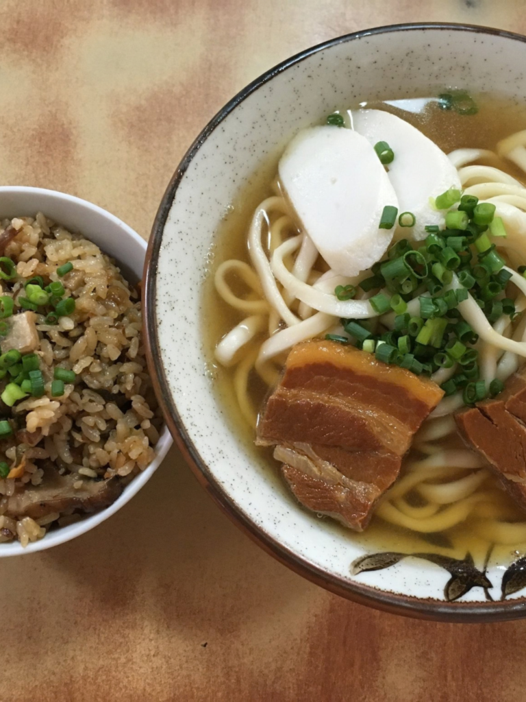 きしもと食堂の沖縄そばとジューシー